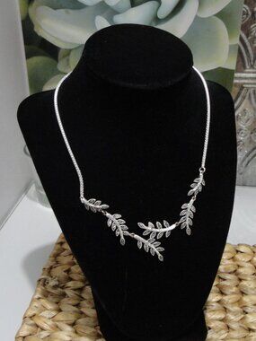 Silvertone necklace